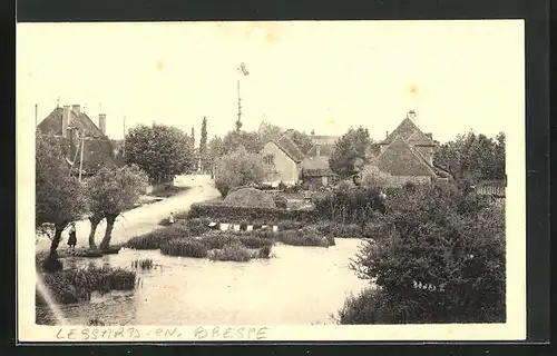 AK Lessard-en-Bresse, Partie am Ufer, Blick in den Ort