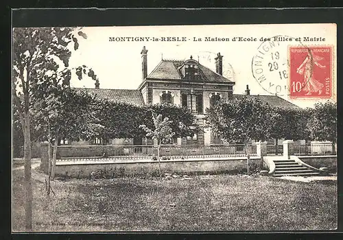 AK Montigny-la-Resle, La Maison d`Ecole des Filles et Mairie
