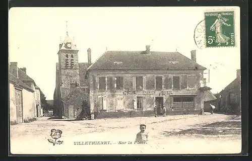 AK Villethierry, Sur la Place