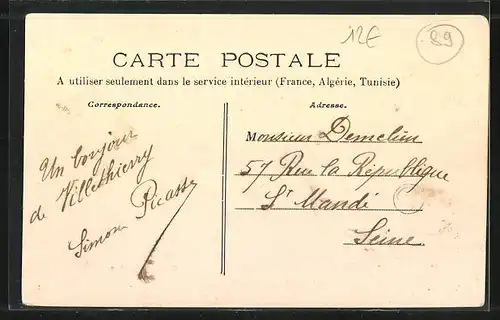 AK Villethierry, Sur la Place