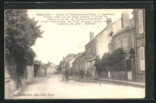 AK Piffonds, Route de Villeneuve-sur-Yonne à Courtenay Village situè sur un large plateau