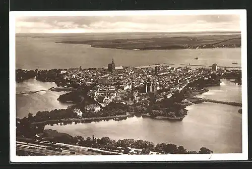 AK Stralsund, die Inselstadt am Meer (Altstadt) aus der Vogelschau