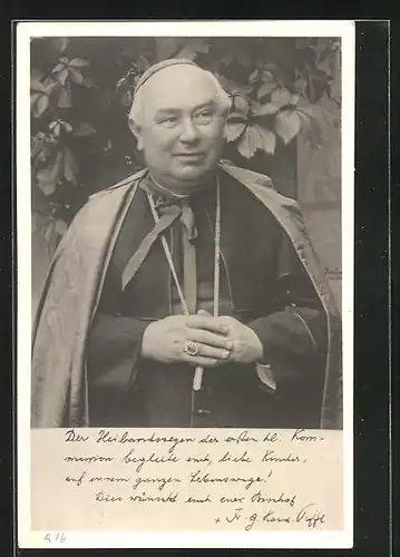 AK Porträt eines Bischofs im vollen Ornat mit Grüssen zur hl. Kommunion