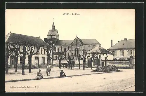 AK Athis, La Place, Blick zur Kirche