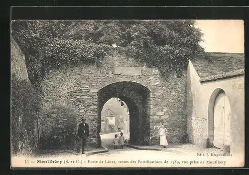 AK Montlhery, Porte de Linas, restes des Fortifications de 1589, vue prise de Montlhery