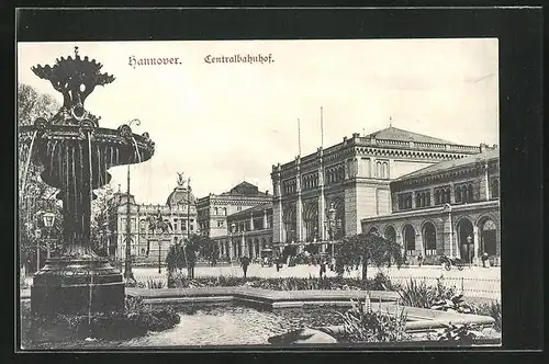 AK Hannover, Zentralbahnhof mit Brunnen und Denkmal