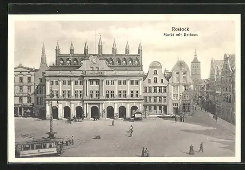 AK Rostock i. M., Strassenbahn auf dem Markt vor dem Rathaus