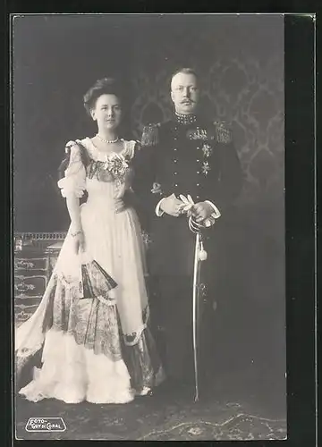 AK Portrait Königin Wilhelmina von den Niederlanden und Gatte in Uniformn
