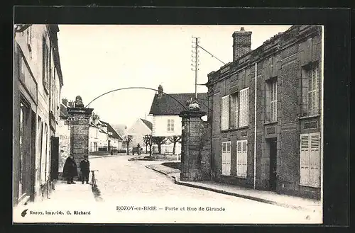 AK Rozoy-en-Brie, Porte et Rue de Gironde