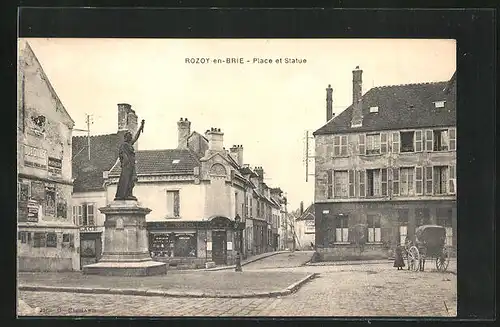 AK Rozoy-en-Brie, Place et Statue