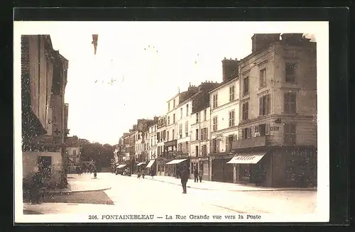 AK Fontainebleau, La Rue Grande vue vers la Poste