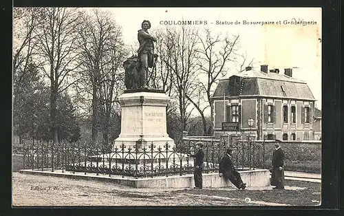 AK Coulommiers, Statue de Beaurepaire et Gendarmerie