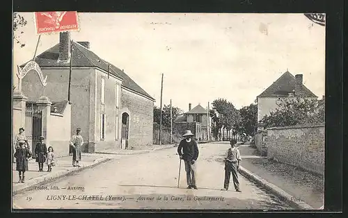 AK Ligny-le-Chatel, Avenue de la Gare, la Gendarmerie