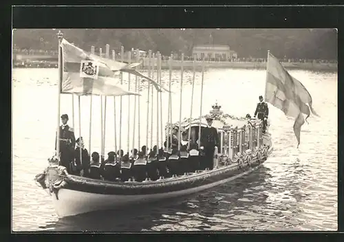 AK Boot mit Rudermannschaft auf dem See