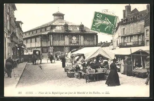 AK Sens, Place de la République un our de Marché et les Halles