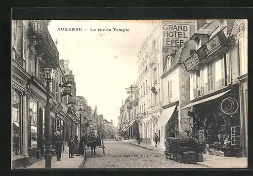 AK Auxerre, La rue du Temple