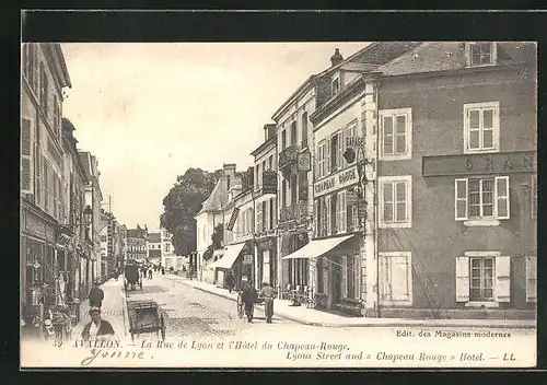 AK Avallon, La Rue de Lyon et l`Hôtel du Chapeau-Rouge, Lyons Streeet and Chapeau-Rouge Hotel