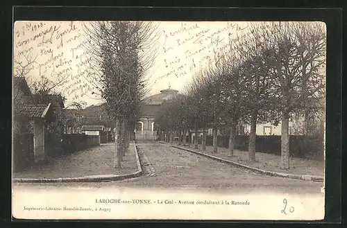 AK Laroche-sur-Yonne, La Cité, Avenue conduisant á la Rotonde