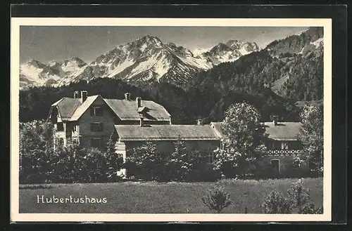 AK Oberstdorf /Allgäu, Hotel Hubertushaus gegen das Gebirge