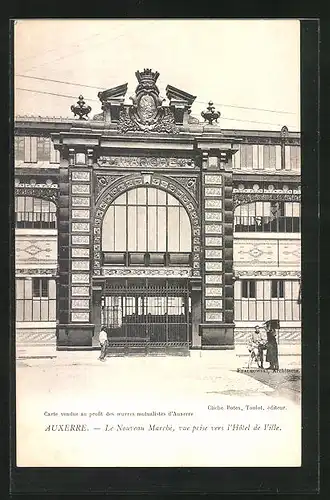 AK Auxerre, Le Nouveau Marché, vue prise vers l`Hotel de Ville