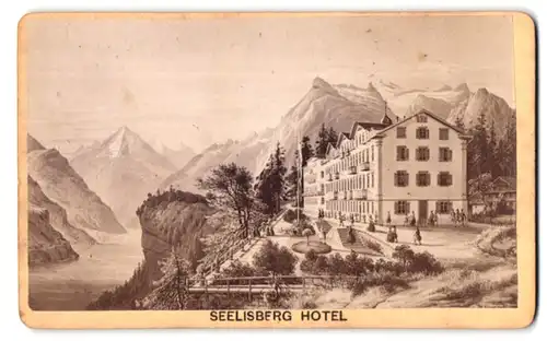 Fotografie Fotograf unbekannt, Ansicht Seelisberg, Hotel vor Gebirgspanorama