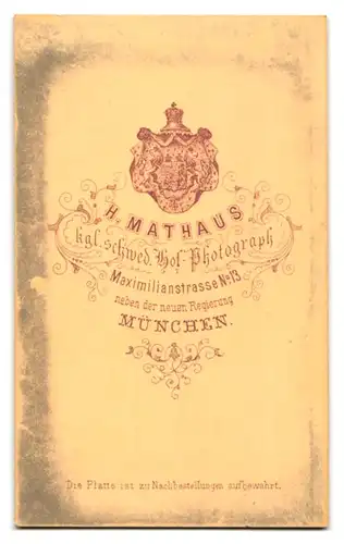 Fotografie H. Mathaus, München, Maximilianstrasse 13, Portrait kleines Mädchen im modischen Kleid