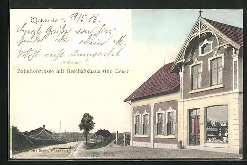 AK Wakendorf, Bahnhofstrasse mit Geschäftshaus Otto Heuer