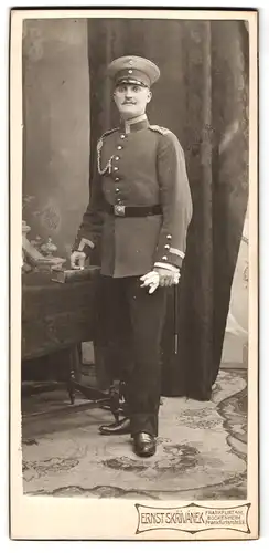 Fotografie Ernst Skrivanek, Frankfurt / Main, Frankfurterstr. 39, Uffz. Einjährig Freiwilliger in Uniform