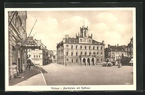 AK Weimar, Café und Geschäft am Marktplatz mit Rathaus