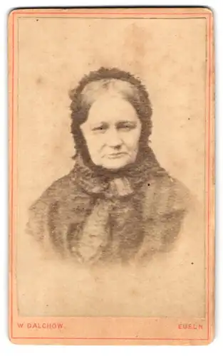Fotografie W. Dalchow, Egeln, Portrait ältere Dame mit Haube