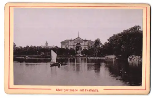 Fotografie Ernst Roepke, Wiesbaden, Ansicht Karlsruhe, Stadtgartensee mit Festhalle