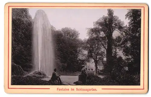 Fotografie Ernst Roepke, Wiesbaden, Ansicht Karlsruhe, Fontaine im Schlossgarten