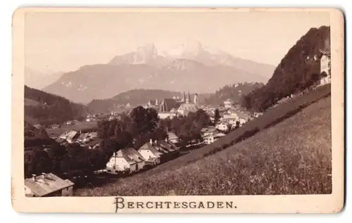 Fotografie F. Grainer, Reichenhall, Ansicht Berchtesgaden, Ortsansicht mit Kirche & Gebirgspanorama