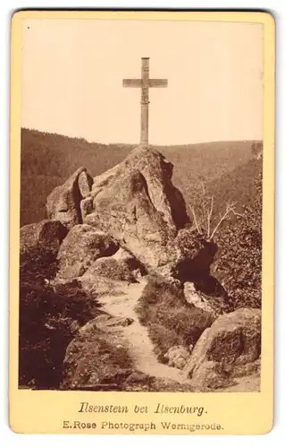 Fotografie E. Rose, Wernigerode, Ansicht Ilsenburg, Gipfelkreuz auf dem Ilsenstern