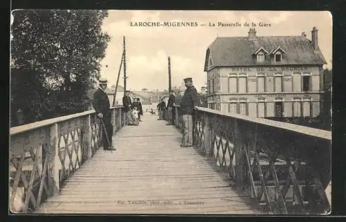 AK Laroche-Migennes, La Passerelle de la Gare