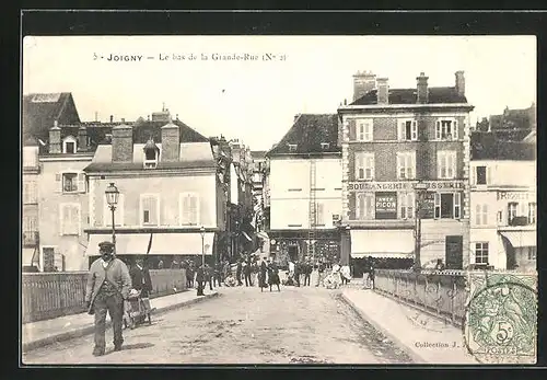 AK Joigny, Le bas de la Grande-Rue, Passanten auf der Strasse