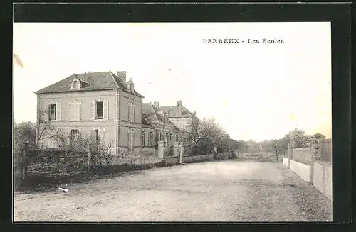 AK Perreux, Les Ecoles, Partie auf der Strasse vor der Schule