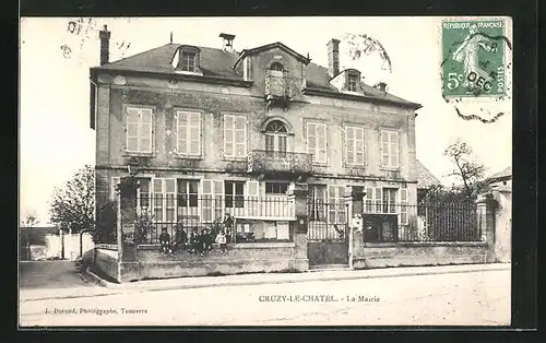 AK Cruzy-le-Chatel, La Mairie, Facade