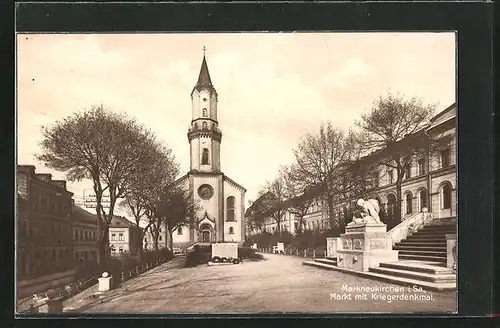 AK Markneukirchen i. Sa., Markt mit Kirche und Kriegerdenkmal