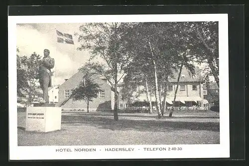 AK Hadersleben, Hotel Norden, das Ehrenmal im Garten