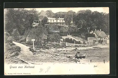 AK Kollund, Mann im Ruderboot am Ufer, Blick hinauf zur Villa