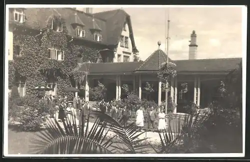 AK Freiberg, Kurgäste im Garten des Sanatorium Frankenstein