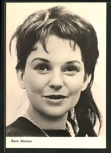 AK Schauspielerin Doris Abesser Lächelt glücklich