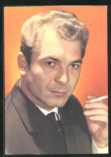 AK Schauspieler Otto Mellies mit Zigarette