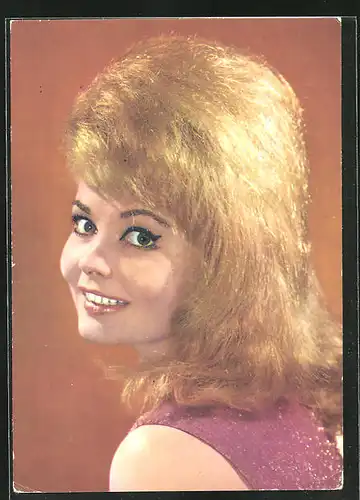 AK Schauspielerin Veronique Vendell mit auftoupiertem Haar