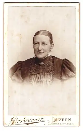 Fotografie Hirsbrunner, Luzern, Zürichstrasse 4, Portrait bürgerliche Dame mit zurückgebundenem Haar