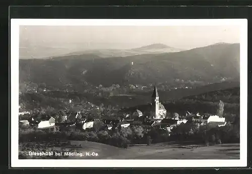 AK Giesshübl b. Mödling, Ortsansicht mit Kirche und Umgebung