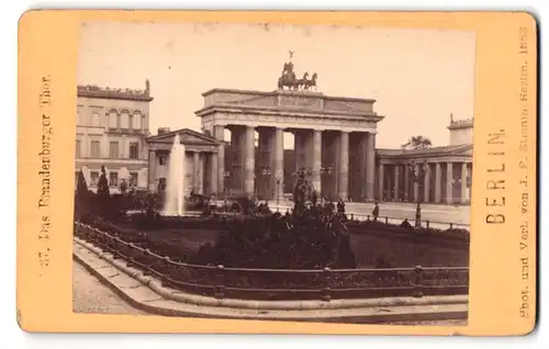 Fotografie J.F. Stiehm, Berlin, Ansicht Berlin, Pariser Platz und Brandenburger Tor