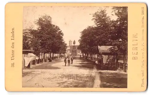 Fotografie J.F. Stiehm, Berlin, Ansicht Berlin, Unter den Linden, Blick zum Reiterstandbild Friedrich d. Grossen