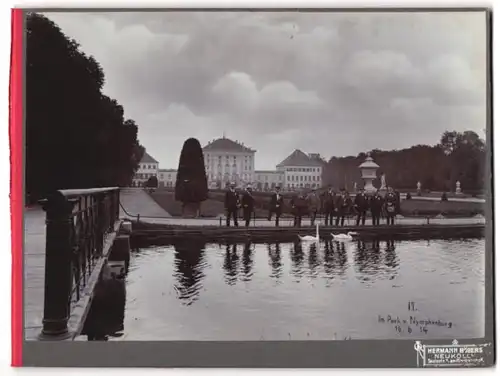 Fotografie Hermann Böberg, Berlin-Neukölln, Ansicht München, Herren im Schlosspark Nymphenburg